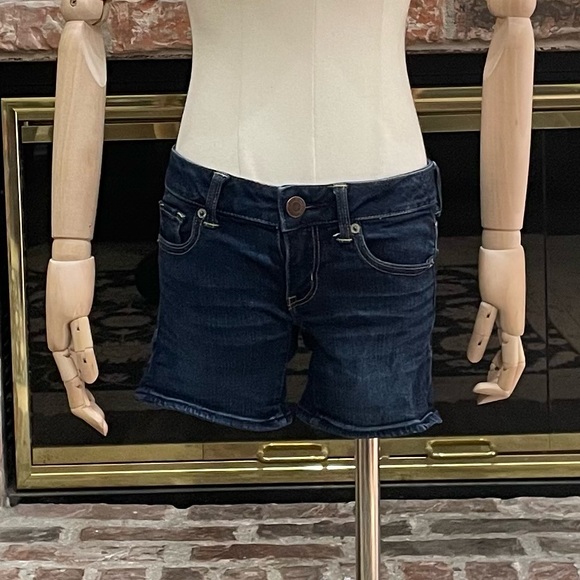 American Eagle high rise dark wash blue jean shorts / 00 / Excellent condition - Picture 9 of 17